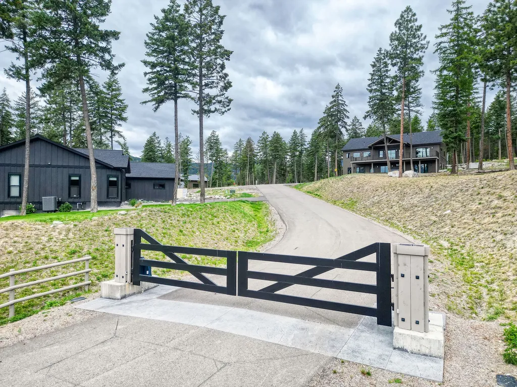 166 Blacktail Loop Lakeside MT 59922