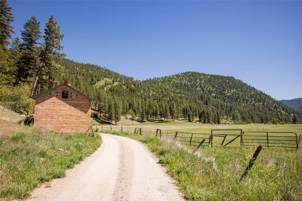 Nhn Highway 10 E Clinton MT 59825