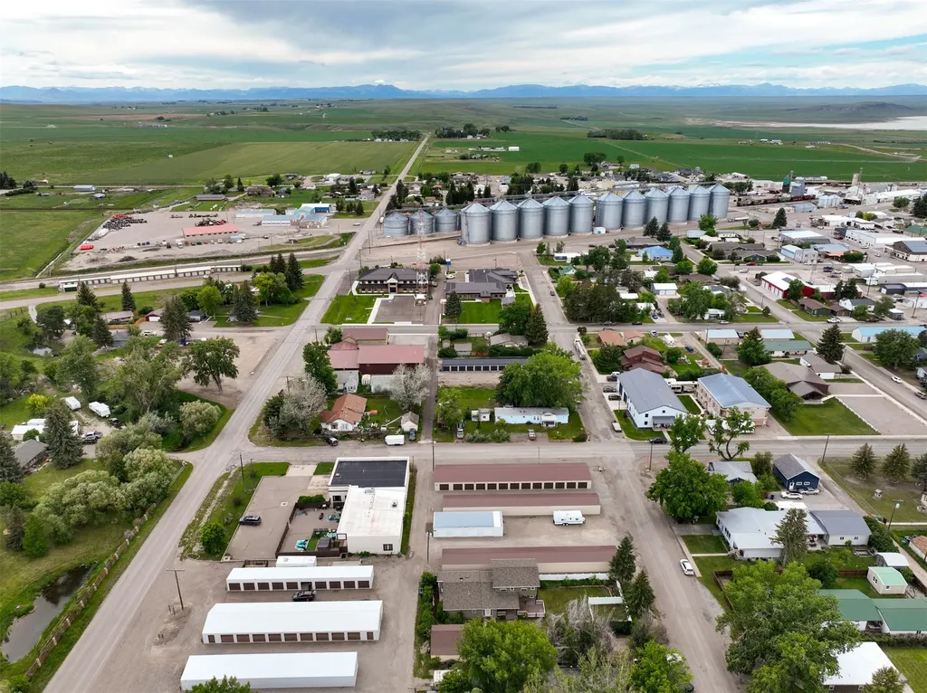 616 2nd Avenue S Fairfield MT 59436