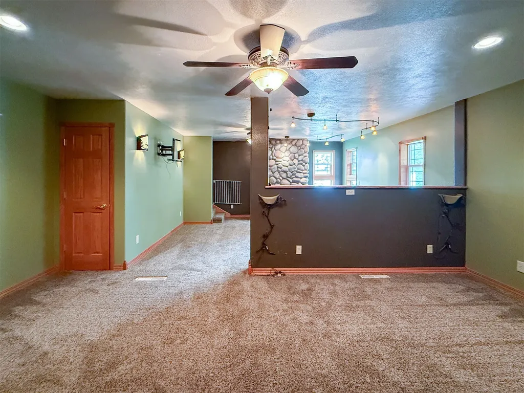 616 2nd Avenue S Fairfield MT 59436