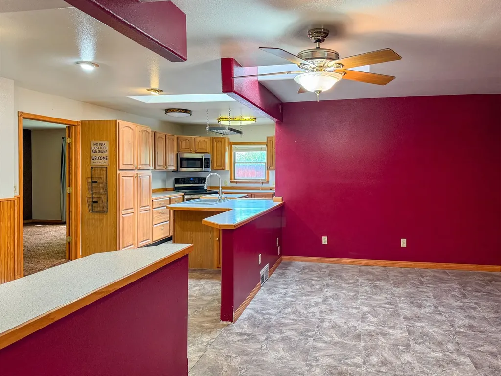 616 2nd Avenue S Fairfield MT 59436