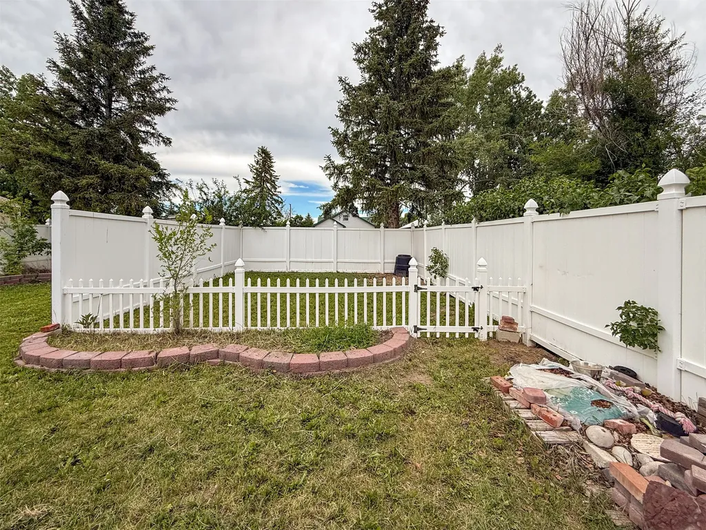 616 2nd Avenue S Fairfield MT 59436