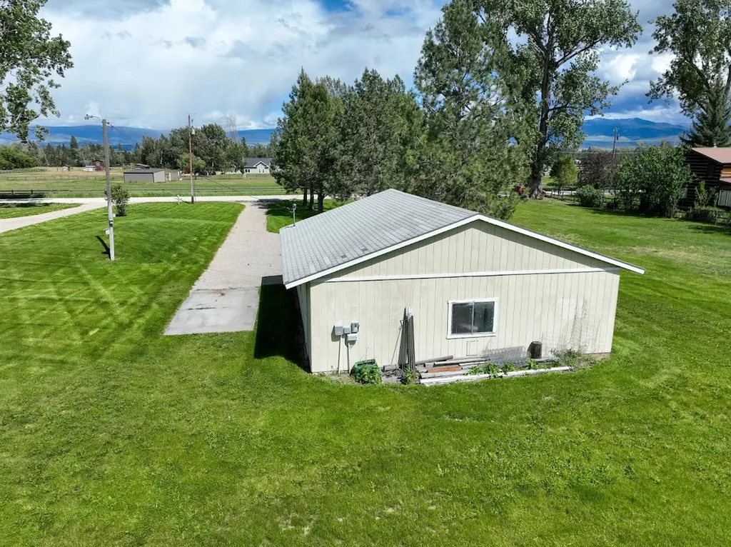 2641 Meridian Road Victor MT 59875