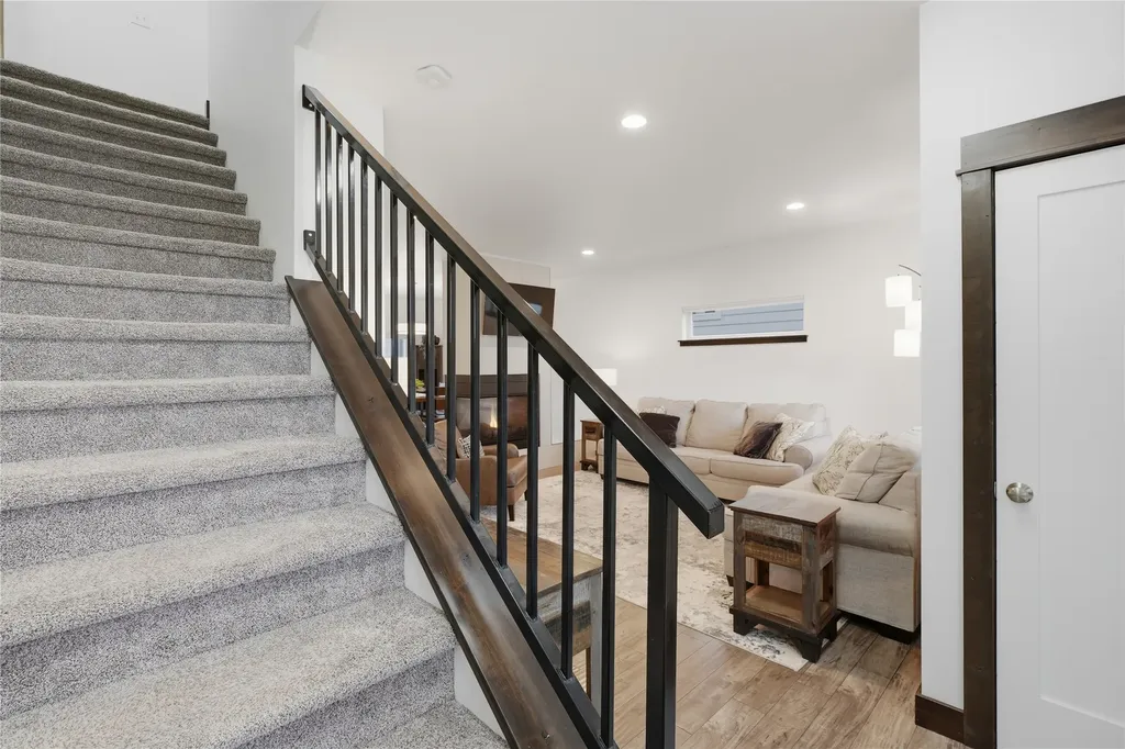 978 Rosa Way Bozeman MT 59718