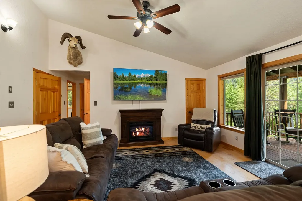 25 Riverfront Drive S Trout Creek MT 59874