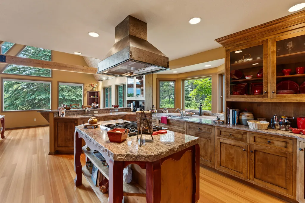 1160 Swan Horseshoe Drive Bigfork MT 59911