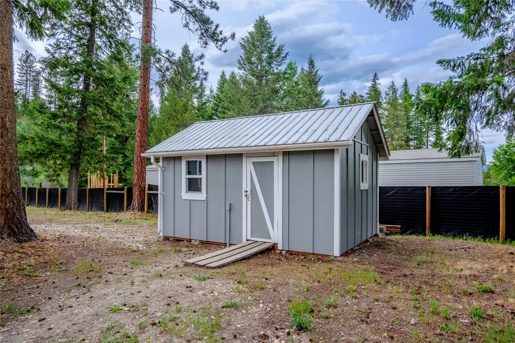211 Autumn Road Libby MT 59923