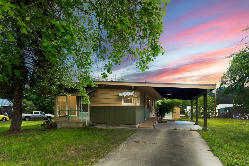 209 E Mineral Avenue Troy MT 59935