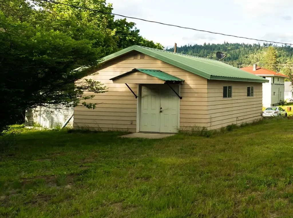 209 E Mineral Avenue Troy MT 59935
