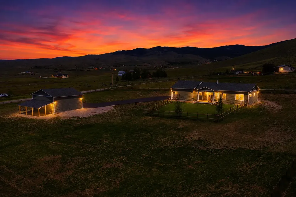 975 Corvallis Hills Drive Corvallis MT 59828