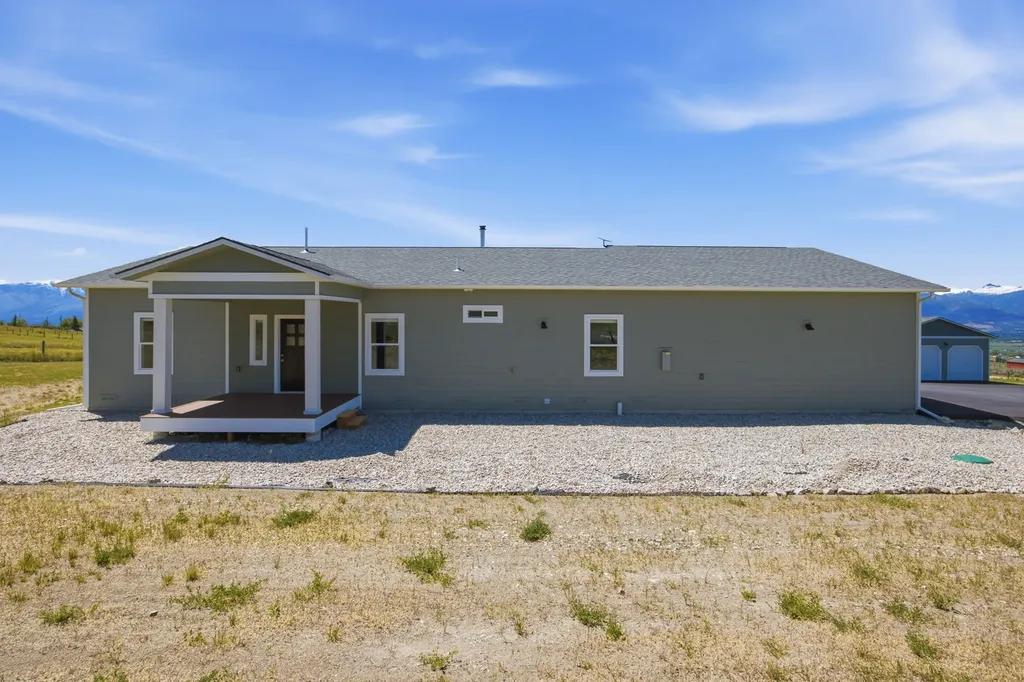 975 Corvallis Hills Drive Corvallis MT 59828