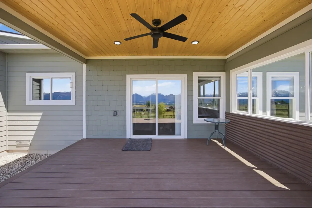 975 Corvallis Hills Drive Corvallis MT 59828