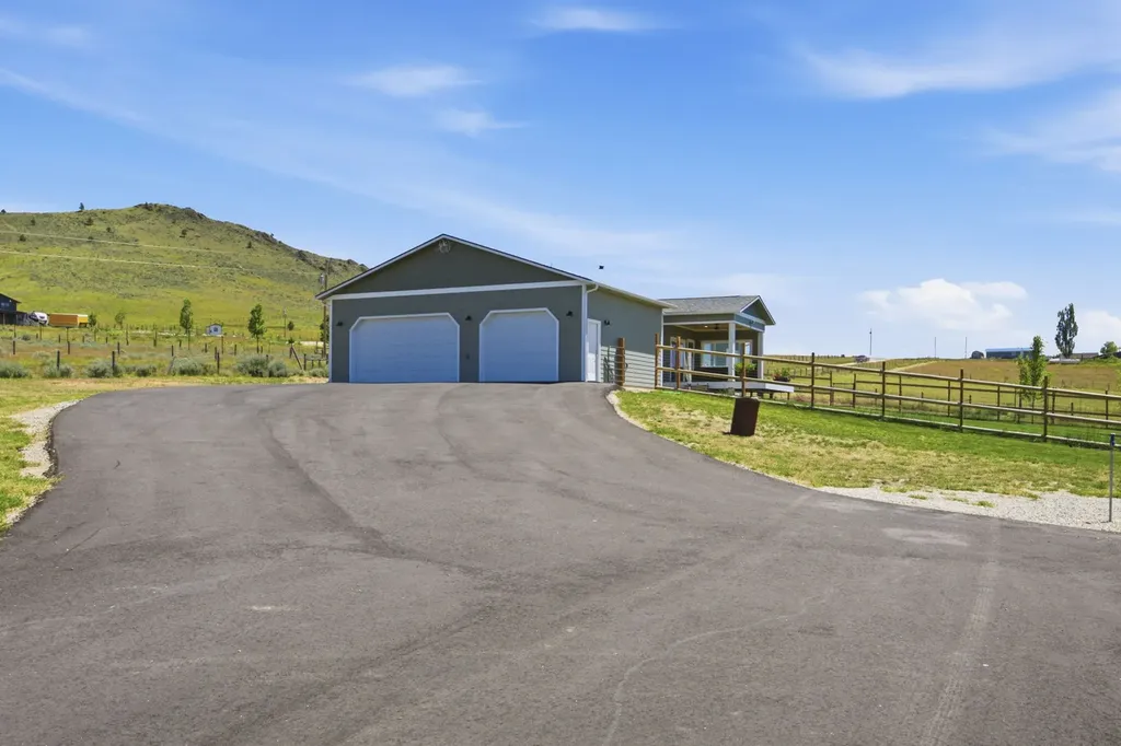 975 Corvallis Hills Drive Corvallis MT 59828