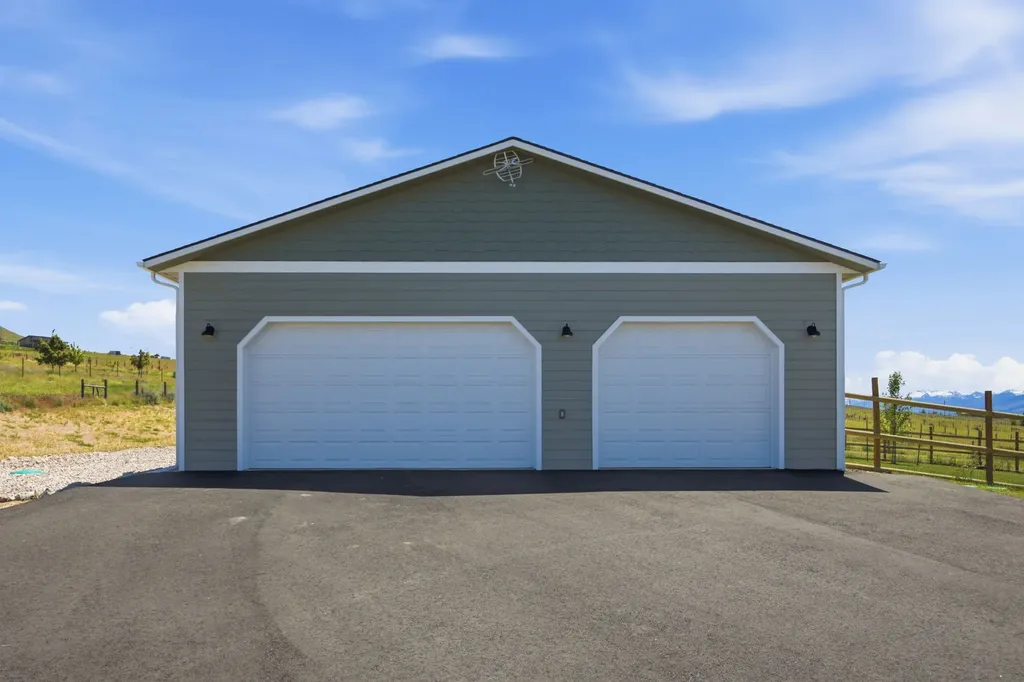 975 Corvallis Hills Drive Corvallis MT 59828