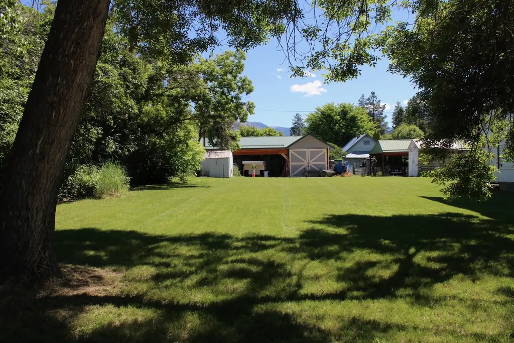 506 1st Avenue E Eureka MT 59917