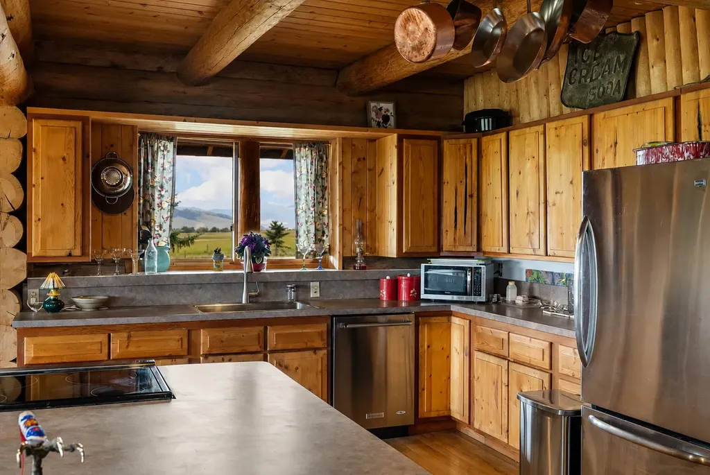56516 Old Freight Road St Ignatius MT 59865