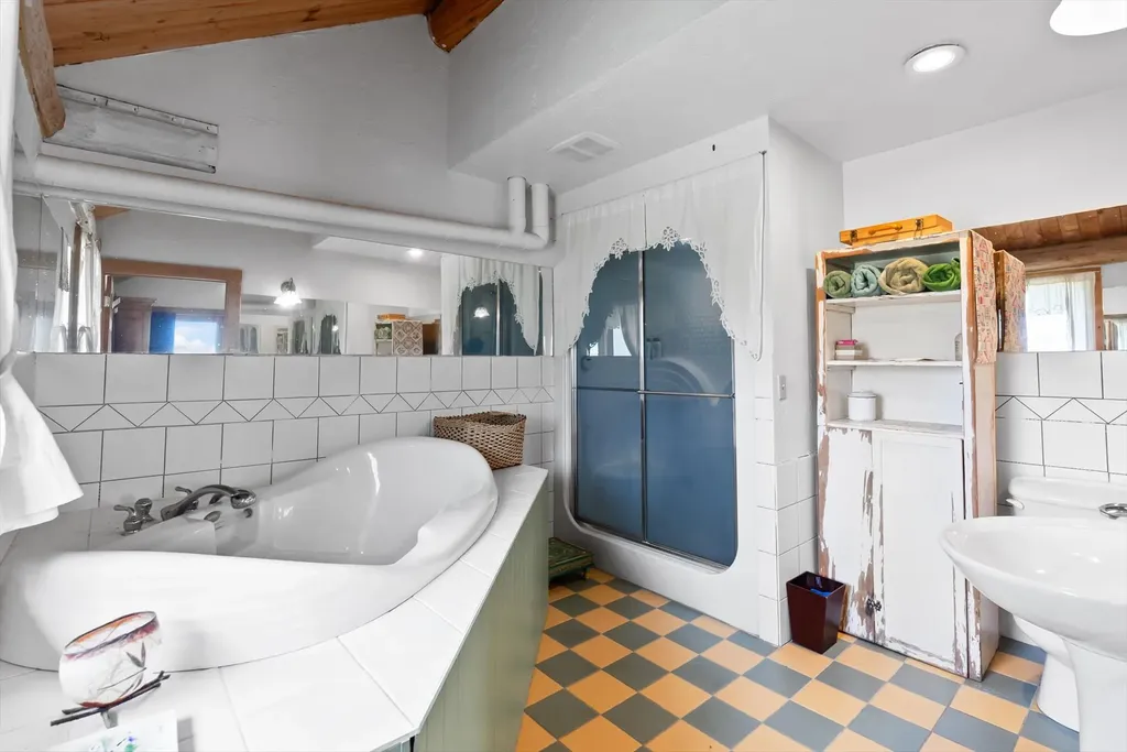 56516 Old Freight Road St Ignatius MT 59865