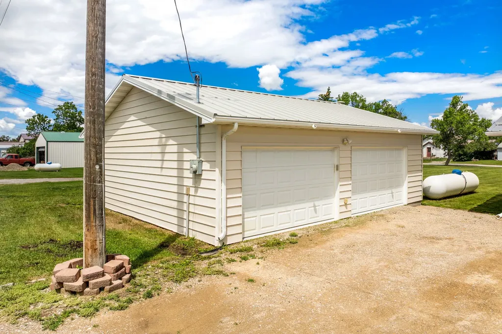 64 3rd Avenue S Stanford MT 59479