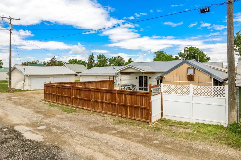 64 3rd Avenue S Stanford MT 59479