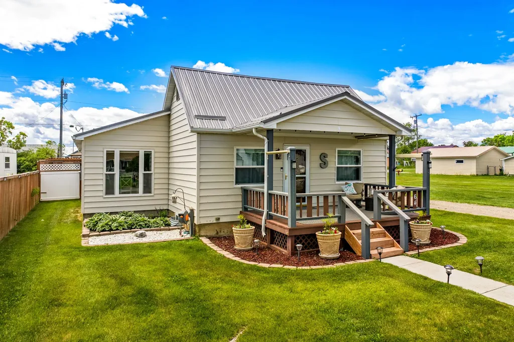 64 3rd Avenue S Stanford MT 59479