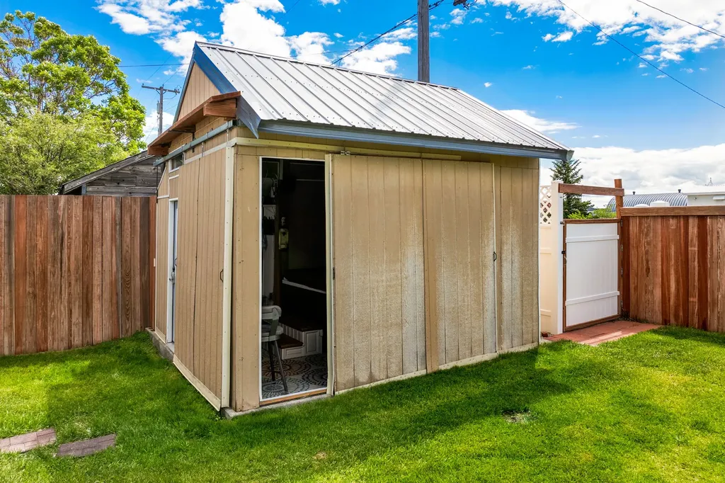 64 3rd Avenue S Stanford MT 59479