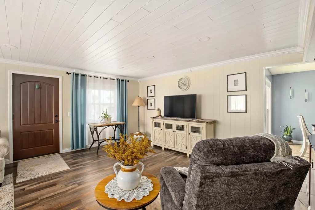 64 3rd Avenue S Stanford MT 59479
