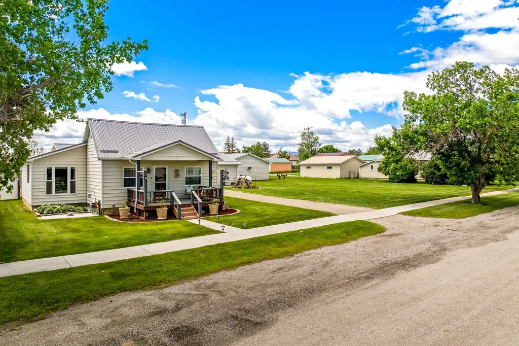 64 3rd Avenue S Stanford MT 59479