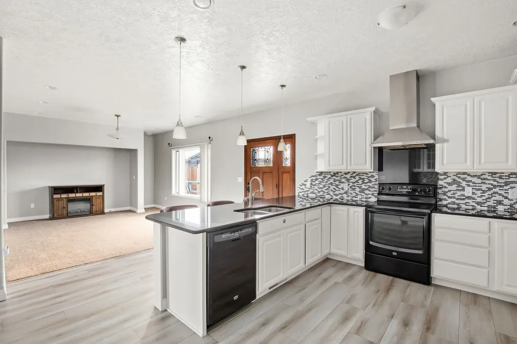 64 3rd Avenue S Stanford MT 59479