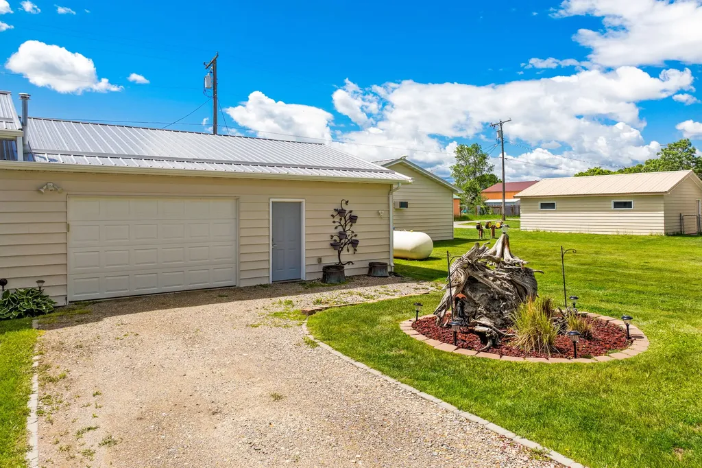 64 3rd Avenue S Stanford MT 59479