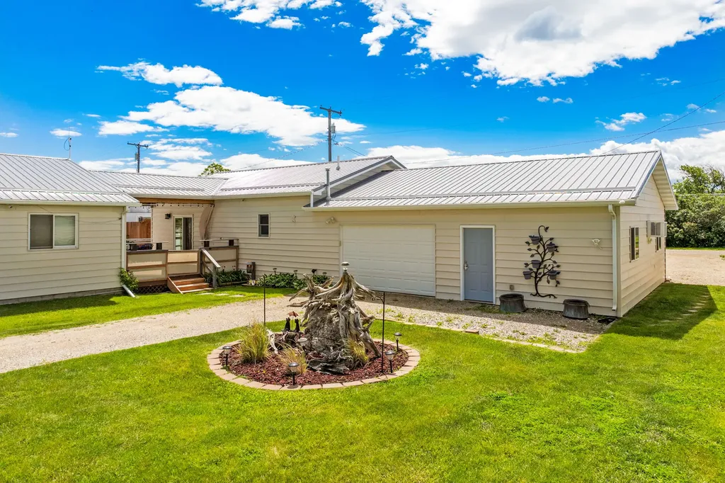64 3rd Avenue S Stanford MT 59479