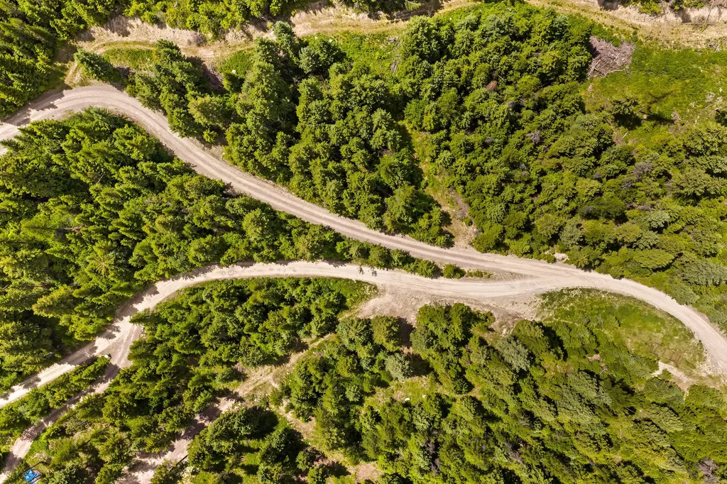 64 Lone Wolf Trail Lakeside MT 59922