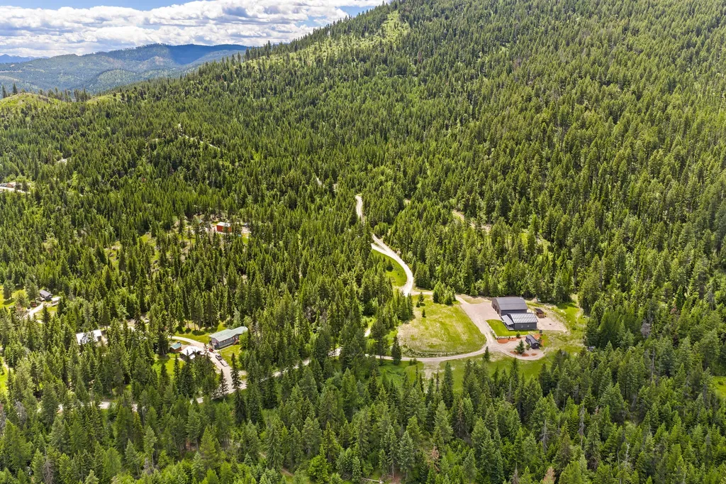 64 Lone Wolf Trail Lakeside MT 59922