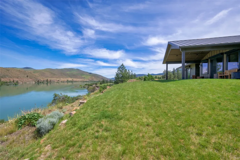 9701 Mt Highway 200 Dixon MT 59831