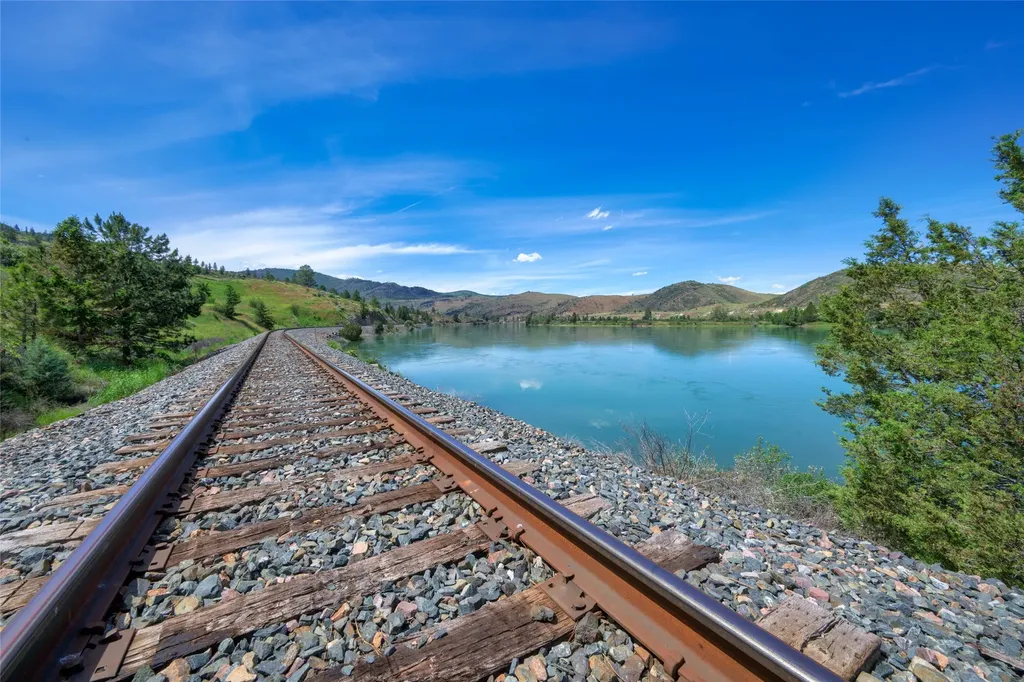 9701 Mt Highway 200 Dixon MT 59831