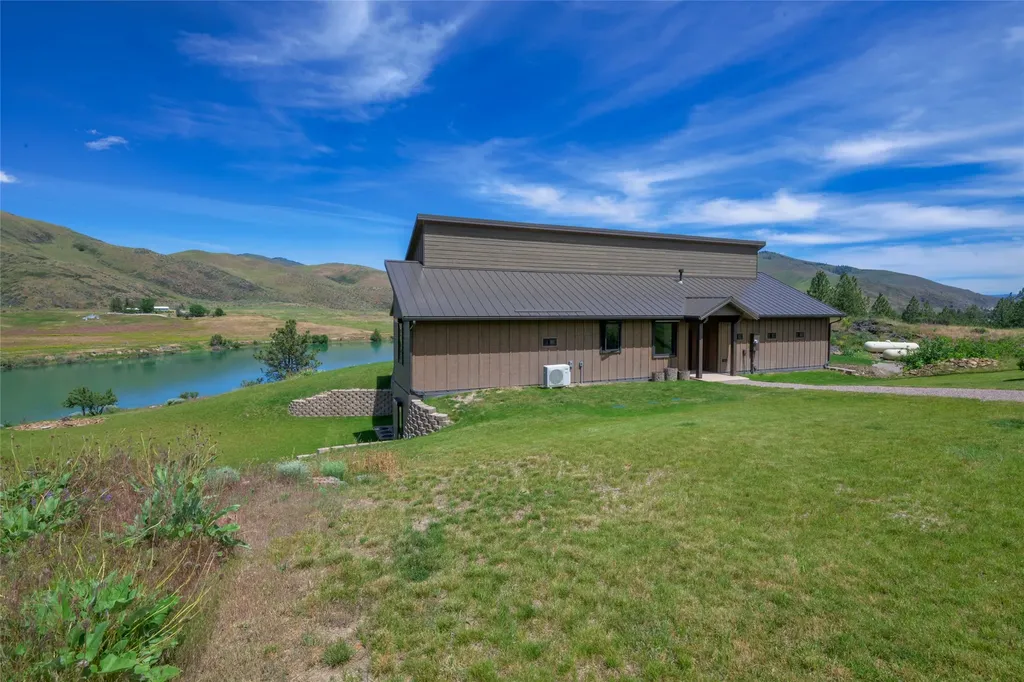9701 Mt Highway 200 Dixon MT 59831