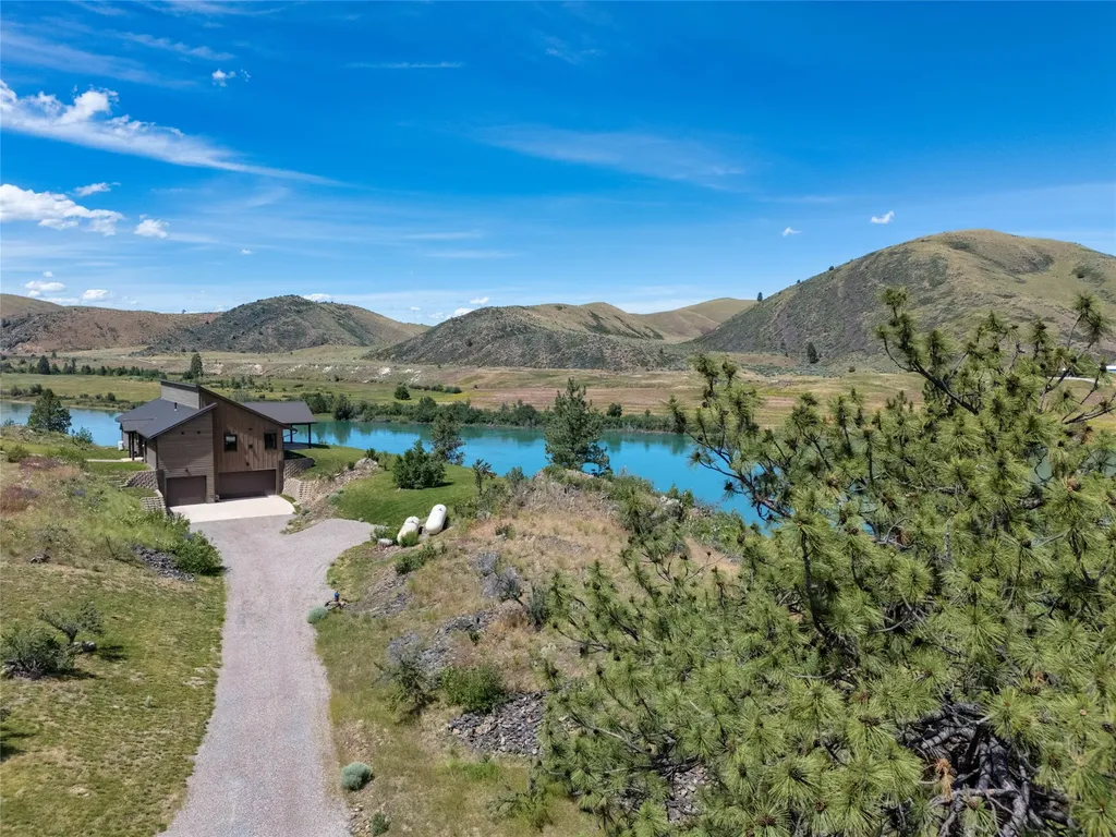 9701 Mt Highway 200 Dixon MT 59831