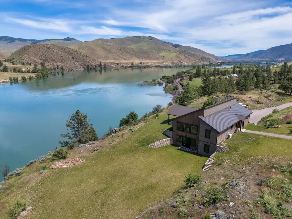 9701 Mt Highway 200 Dixon MT 59831