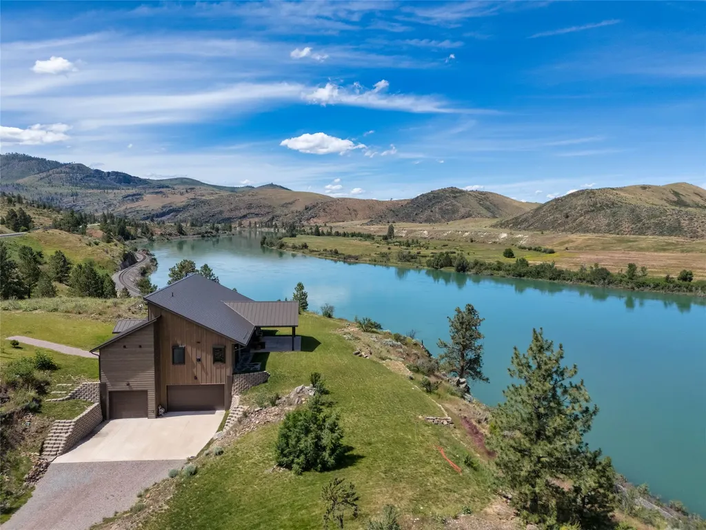 9701 Mt Highway 200 Dixon MT 59831
