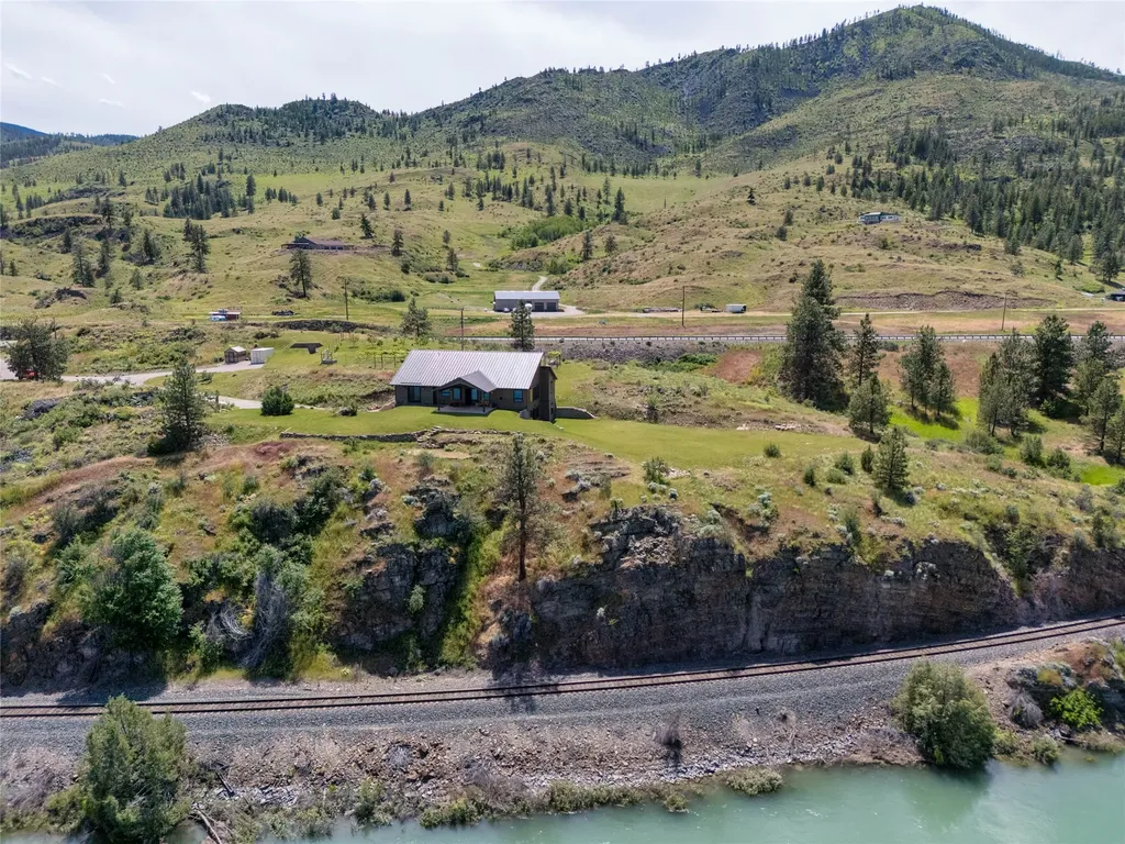 9701 Mt Highway 200 Dixon MT 59831