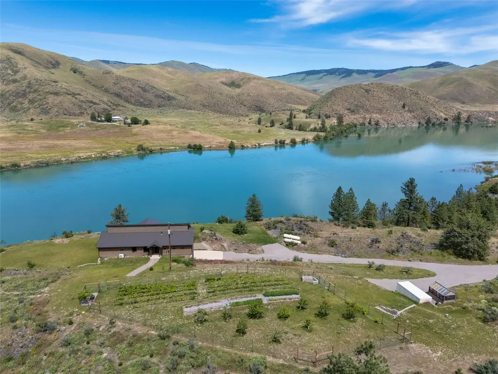 9701 Mt Highway 200 Dixon MT 59831
