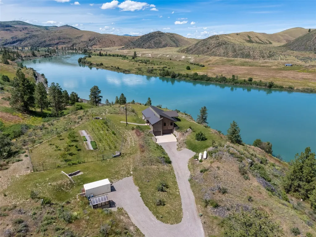 9701 Mt Highway 200 Dixon MT 59831