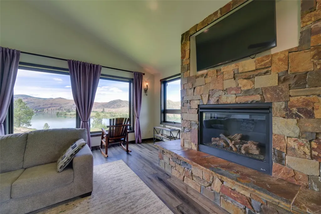9701 Mt Highway 200 Dixon MT 59831