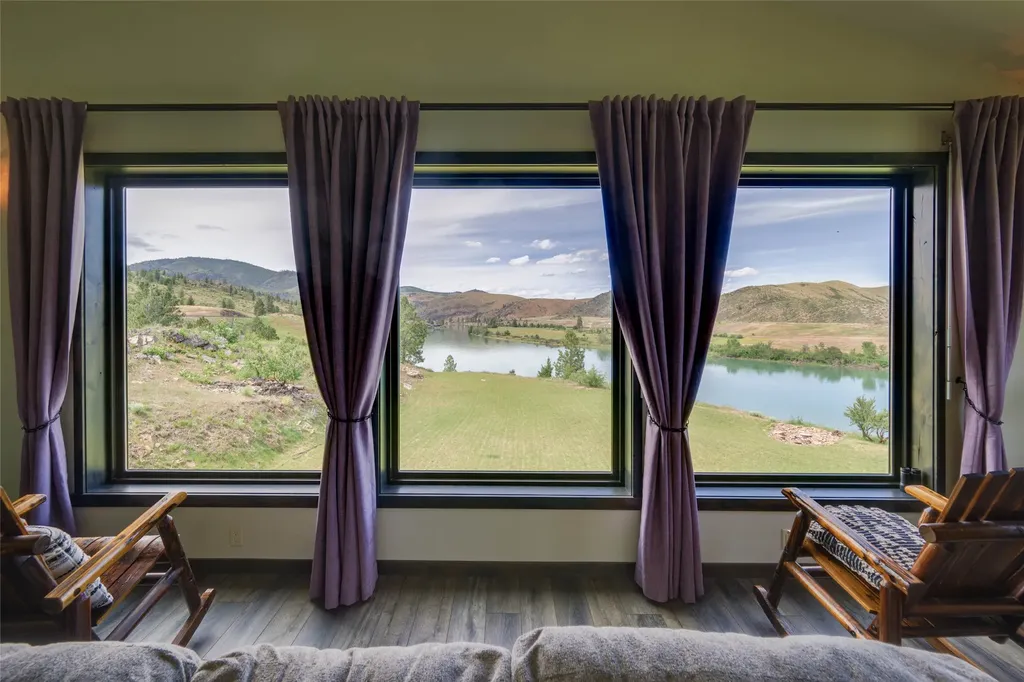 9701 Mt Highway 200 Dixon MT 59831