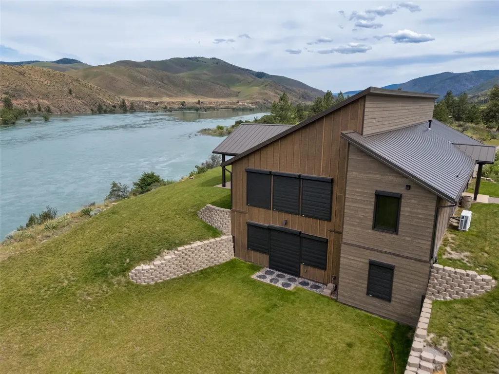9701 Mt Highway 200 Dixon MT 59831