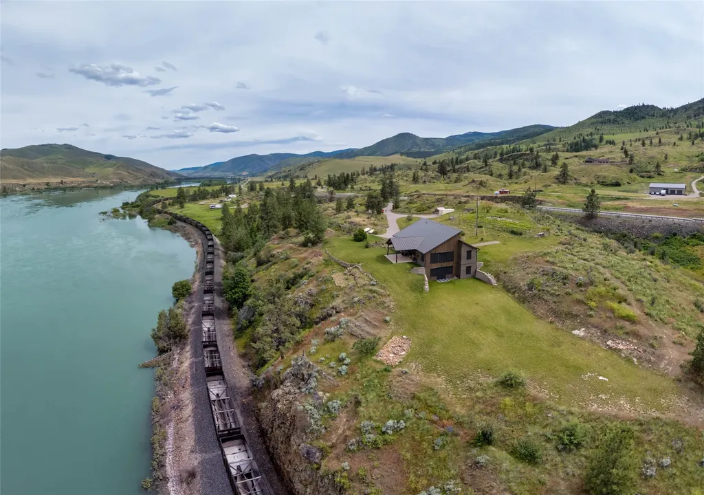 9701 Mt Highway 200 Dixon MT 59831