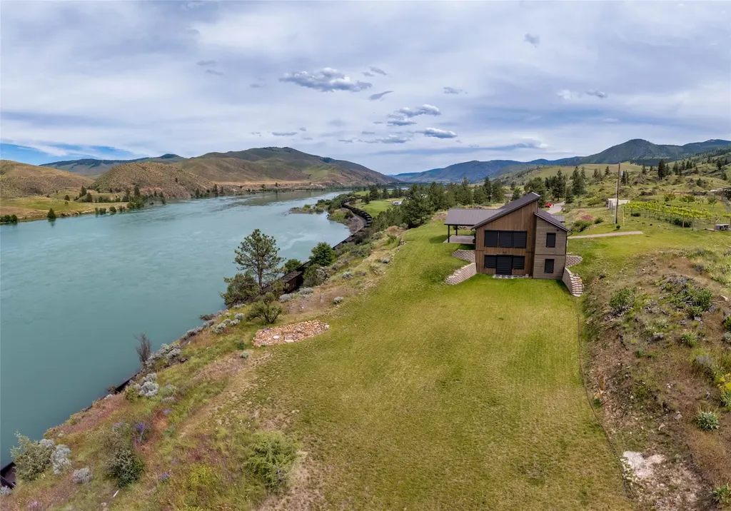 9701 Mt Highway 200 Dixon MT 59831