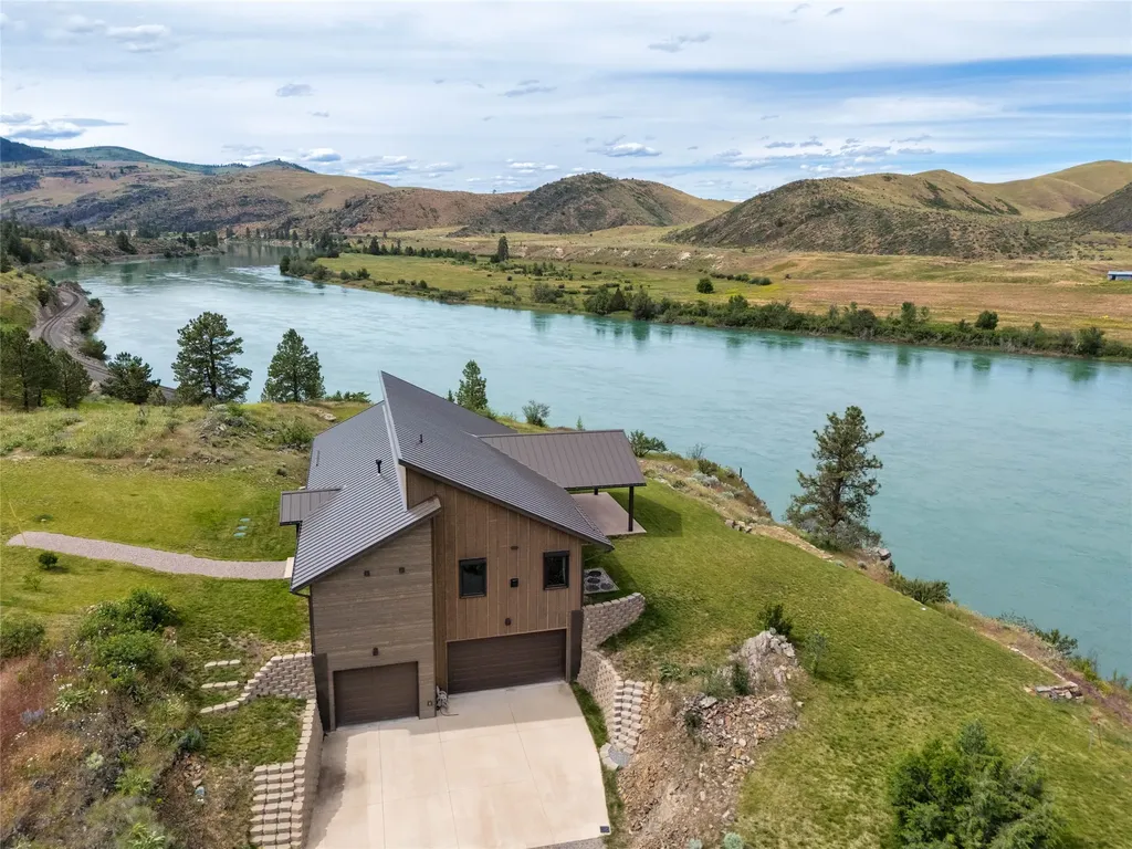 9701 Mt Highway 200 Dixon MT 59831