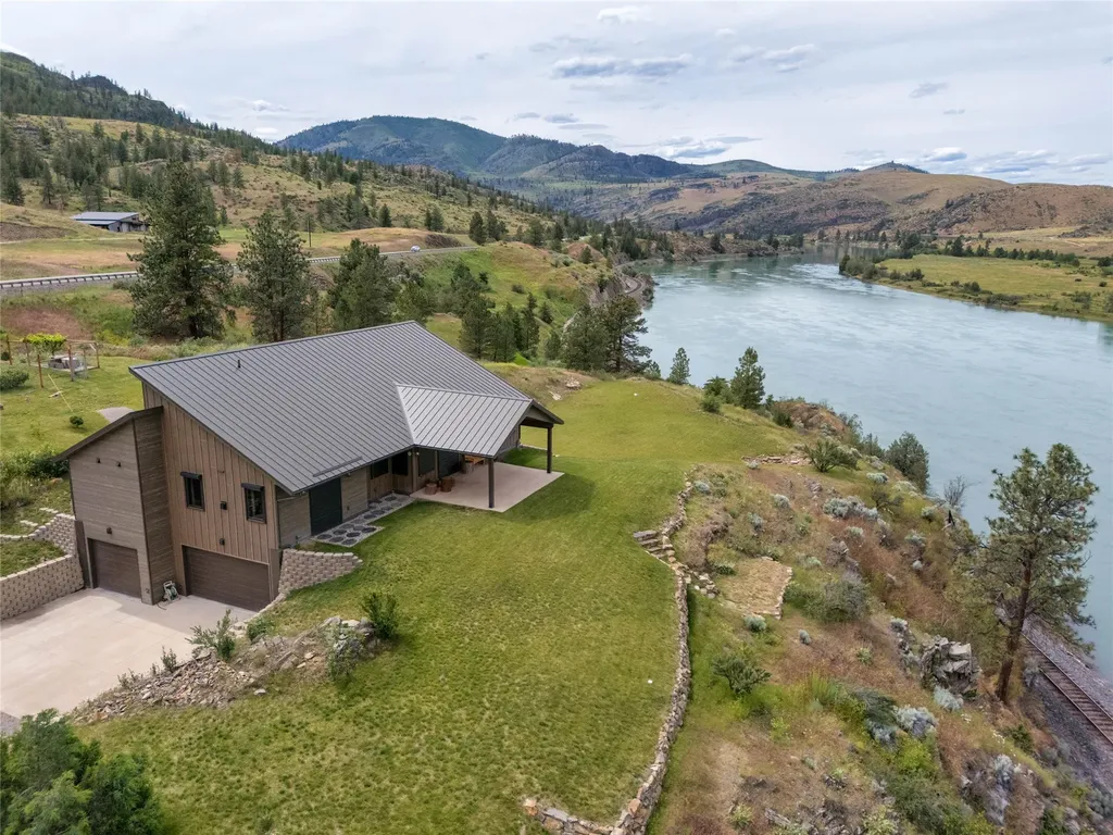 9701 Mt Highway 200 Dixon MT 59831