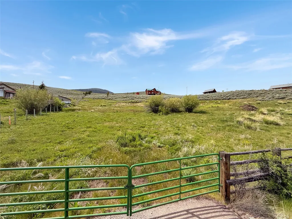 9363 Pioneer Mountain Scenic By-way Polaris MT 59746