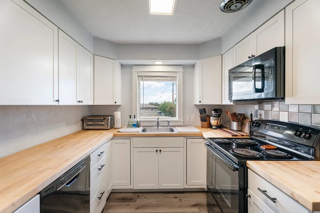 1318 Peosta Avenue Helena MT 59601
